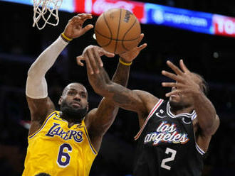 Losangeleské derby v NBA ovládli Clippers, Jamesův rekord nestačil