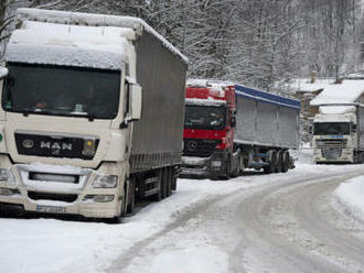 V Libereckém kraji sněží, zavřená je pro kamiony silnice na Harrachov