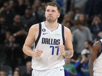 Dončič se v NBA opět blýskl 50 body, Dallasu zařídil výhru nad San Antoniem