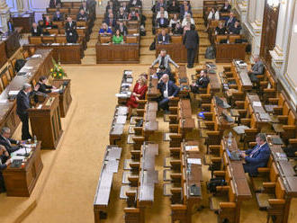 Poslance zaměstná ochrana oznamovatelů nebo volba rozhlasového radního