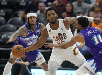 Mitchell v NBA nastřílel 46 bodů, přesto Cleveland nestačil na Utah