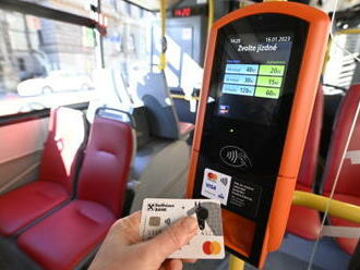 Lidé v pražských autobusech si budou moci kupovat jízdenky ve vozech