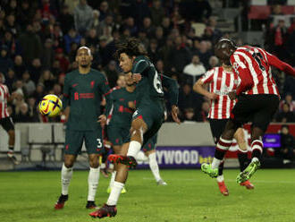 Liverpool začal nový rok v lize porážkou, Brentfordu podlehl 1:3