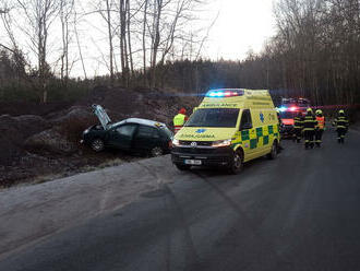 U nehody osobního automobilu, který vyjel mimo komunikaci, zasahovali v katastru obce Potštejn…