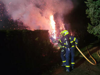 Taká přelom let 2022 a 2023 zaměstnal hasiče, zasahovali u požárů stromů i krabic od pyrotechniky