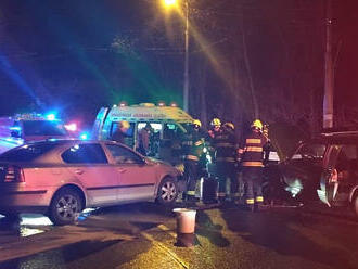 Hasiči ze stanice Ústí nad Labem zasahovali u dopravní nehody dvou osobních automobilů v Důlcích v…