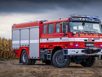 Tatra Terra pro profesionální hasiče z Královéhradeckého kraje je vybavena řezacím zařízením Cobra, vyrobila ji firma KOBIT – THZ