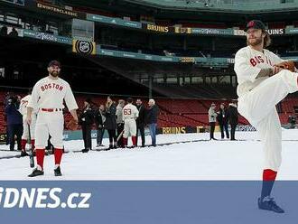 Dresy Red Sox nebo socha Pastrňáka. Splněný sen, září v Bostonu po Winter Classic