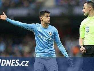 Manchester City poslal obránce Cancela na hostování do Bayernu