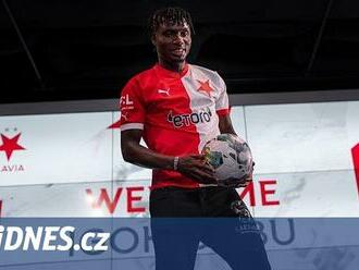 Slavia dál posiluje, z Lilleströmu přichází nigerijský stoper Ogbu