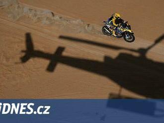 Motocyklista Michek klesl na Rallye Dakar na třinácté místo, opět vede Howes