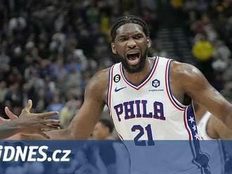 Embiid rozhodl po vzoru Nowitzkého. Boston po stíhací jízdě upevnil pozici