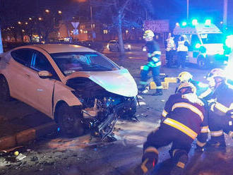 Jednotka ze stanice Ústí nad Labem vyjela k dopravní nehodě dvou osobních aut v Ústí nad Labem -…