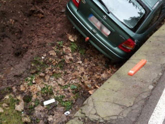 Bez zranění se obešla nehoda osobního automobilu v katastru části Nová Paka – Štikov, auto skončilo…