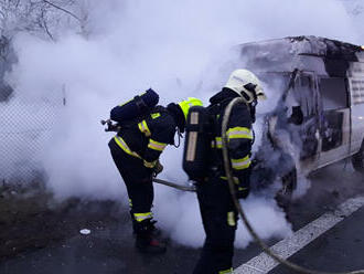 Jednotka ze stanice Teplice zlikvidovala požár dodávky na vozovce u Bystřan. Nikdo nebyl zraněn.…