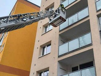 Hasiči zasahovali v České Lípě, v části Střední Špičák. Důvodem byla záchrana rodičů, které zavřelo…