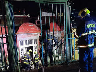 Nedaleko karlovarského vřídla hořelo v hotelu, mimo pokoj se oheň nerozšířil