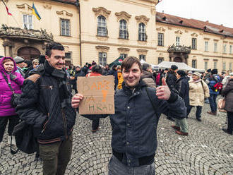 Vy dobře víte, že já na to mluvení moc nejsem. Babiš v Brně vyprávěl svým příznivcům o debatě na ČT