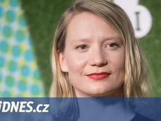 I já jsem čelila zneužívání, říká Wasikowska. Herečka opustila Hollywood