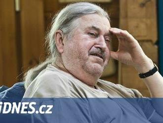 Františka Ringo Čecha odvezli do nemocnice, je v ohrožení života