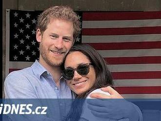 Harry a Meghan se nevrátí natrvalo do Británie. Oblíbenost prince klesá