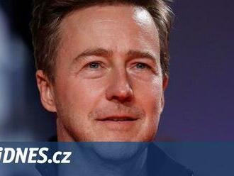 Herec Edward Norton zjistil, že je přímým potomkem Pocahontas