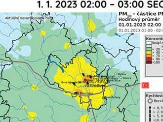 Brno zahalil oblak prachu. Podívejte se, jak ohňostroje znečistily ovzduší