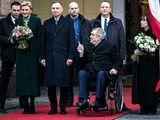 FOTO, VIDEO: Do důchodu vyprovodil Zemana Duda a červené trenýrky