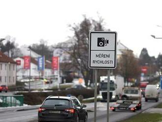 Rekordman prosvištěl Vysokým Mýtem rychlostí 148 km/h. Policie mu zabavila BMW