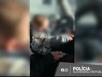 Policajti nechápali: Matka nechala šoférovať BATOĽA! Videom sa pochválila na Facebooku