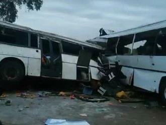 Hororová TRAGÉDIA: Pri zrážke dvoch autobusov zomrelo takmer štyridsať ľudí