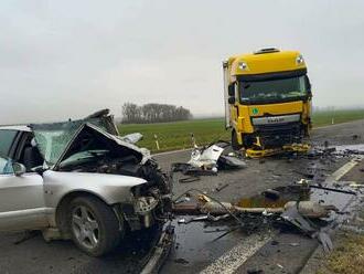 ČIERNY piatok trinásteho: Na východe pri tragickej nehode zahynul vodič, VIDEO