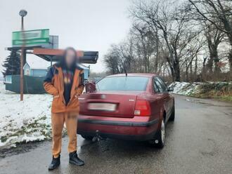 Jak definitivně přijít o auto ve třech krocích? Nehoda, drogy a ignorování policie