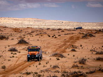 Rallye Dakar 2023: Macík si v6. etapě v dunách doletěl pro 3. místo. Zažil smyk i velbloudy