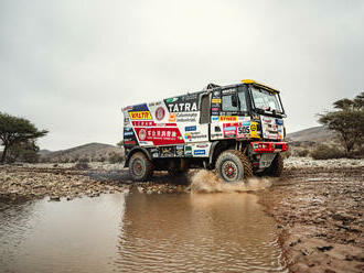 Rallye Dakar 2023: Šoltys a Aliyyah Koloc se v 8. etapě naháněli po kamení i v dunách, Valtr by nejraději místo volna dál závodil