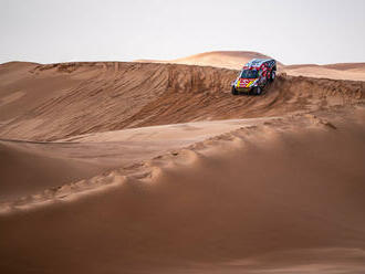 Rallye Dakar 2023: Prokop s Chytkou 9. etapu zvládli, ale podle nich na auta stavěná nebyla