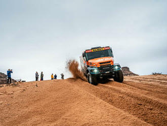 Rallye Dakar 2023: Macík úspěšně proplul maratonskými dunami, ruce má jak vánočky