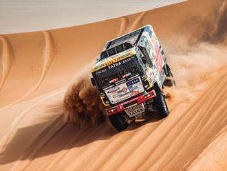 Rallye Dakar 2023: Pátek 13. přinesl Aliyyah Koloc TOP 10. Valtr a Šoltys si navzájem pomáhali z průšvihu