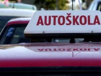 Ceny autoškoly rastú, už čoskoro prekročia 1 000 eur za bežný vodičák!