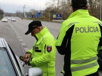 Mala dieťa v aute a nafúkala takmer tri promile. Polícia krúti hlavou. Čo s tým?