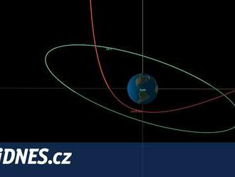 Nedávno objevený asteroid proletí blíže Zemi než létají některé družice