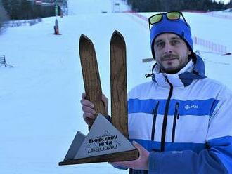 Lyžařky dostanou náušnice z betonu. Trofej pro Světový pohár vznikla v garáži