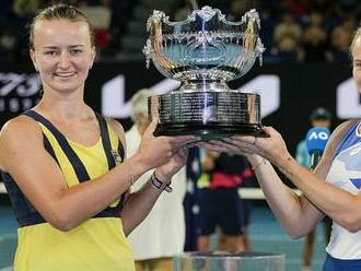 Sedmý společný grandslam. Krejčíková se Siniakovou ovládly Australian Open