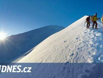 Horolezcům, kteří přespali na Mont Blancu, hrozí rok vězení a vysoká pokuta