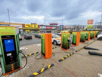 ČEZ: 500 dobíjecích stanic naráz odbaví 1000 elektromobilů