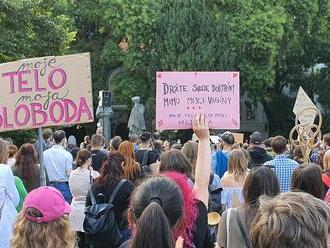 Parlament má na stole jeden z najtvrdších zákonov proti interrupciám. Lekárov zastrašuje trestami