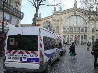 Na parížskej stanici útočník pobodal šesť ľudí, polícia ho zadržala