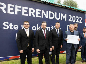 Fico opäť hovorí o zmarení referenda. Podľa prezidentky však stačilo správne napísať otázku