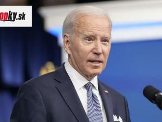 Americký prezident Biden zľahčuje závažnosť nájdených tajných dokumentov