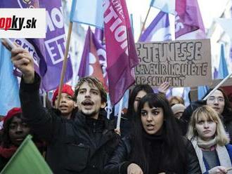 Protesty proti dôchodkovej reforme v Paríži naďalej pokračujú